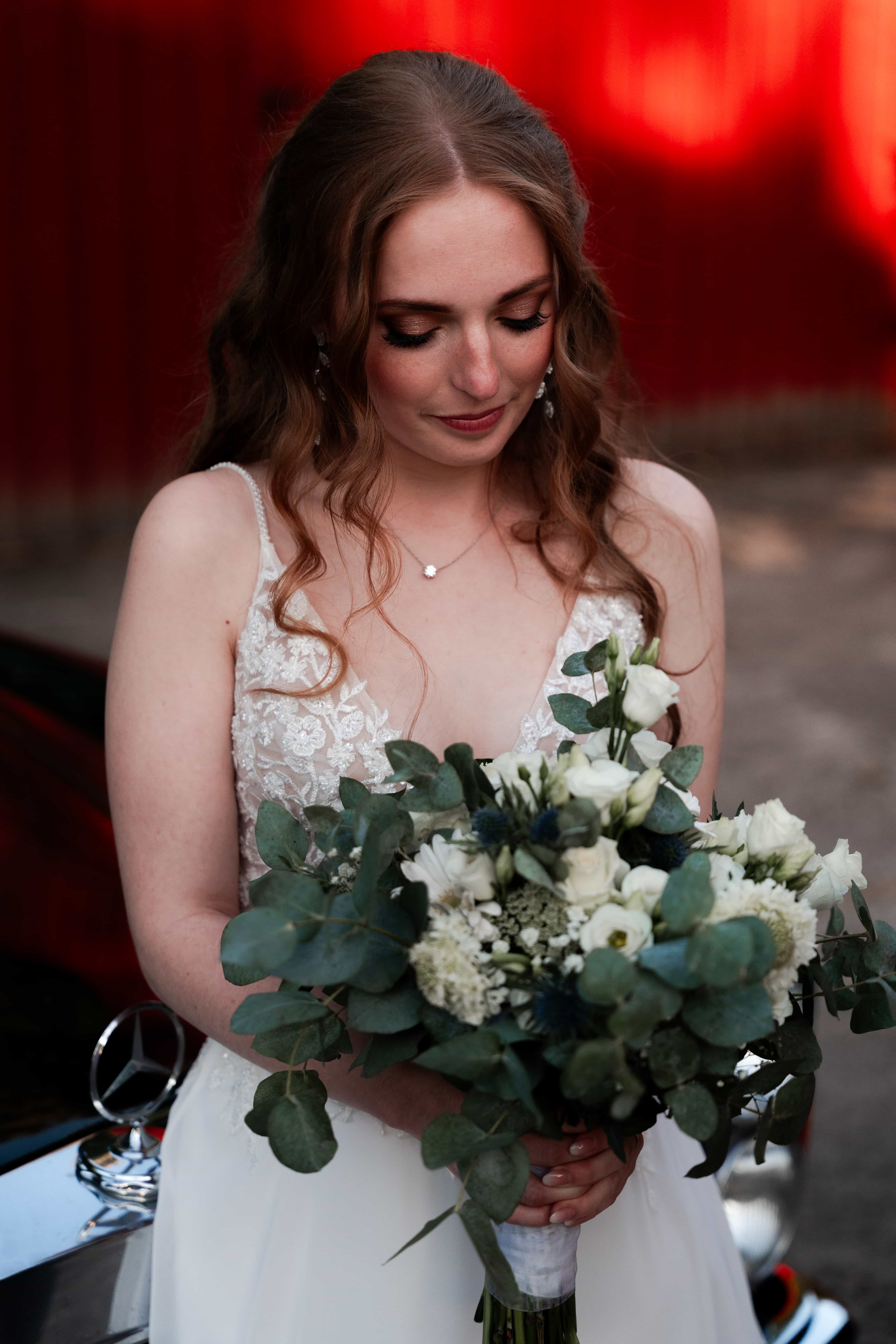 Hochzeitsfotograf Marie & David – Brautpaar lacht gemeinsam